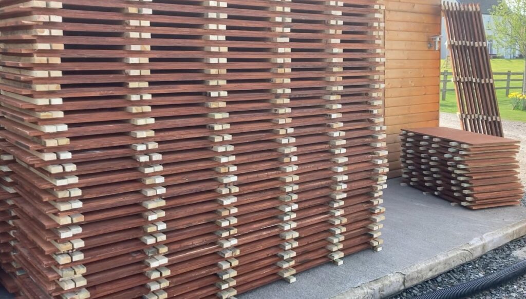 Interlocking marquee floor stack